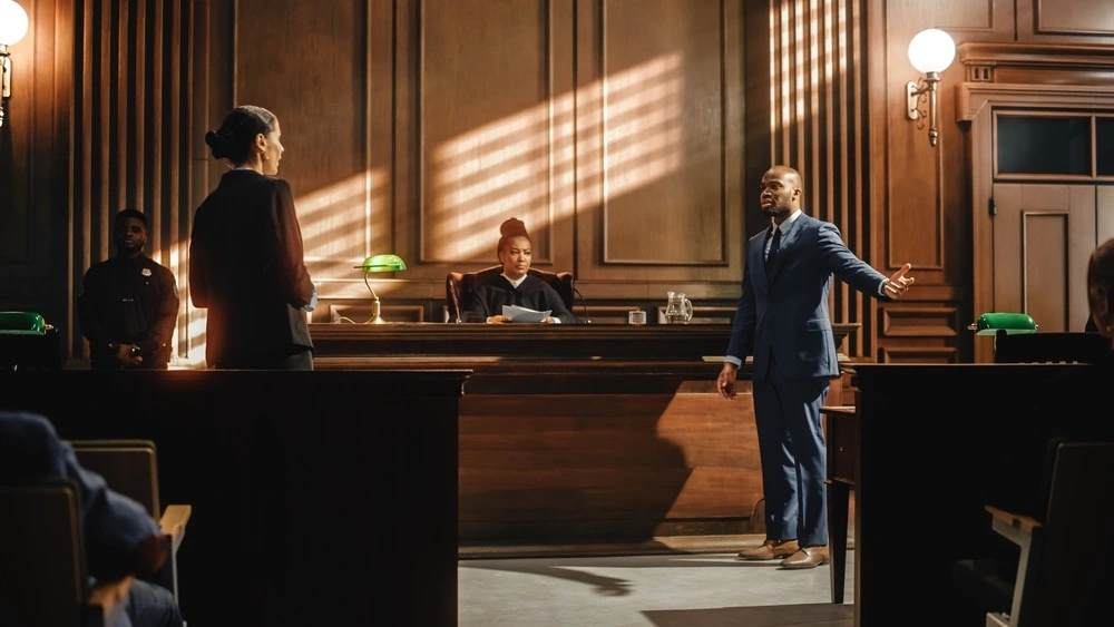 A court scene unfolds, symbolizing the differences between guardianship and power of attorney.